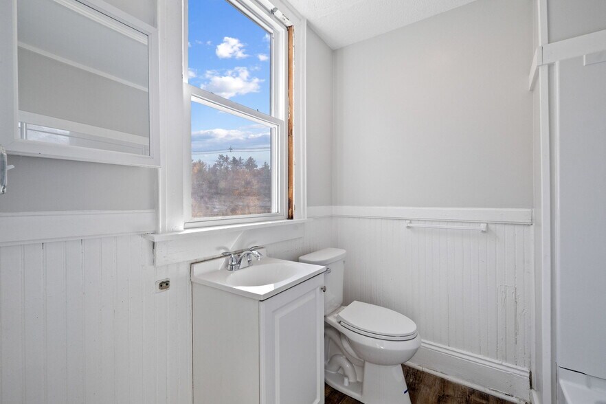 More Photos Of 524 Sunapee St, Newport Apartments For Sale