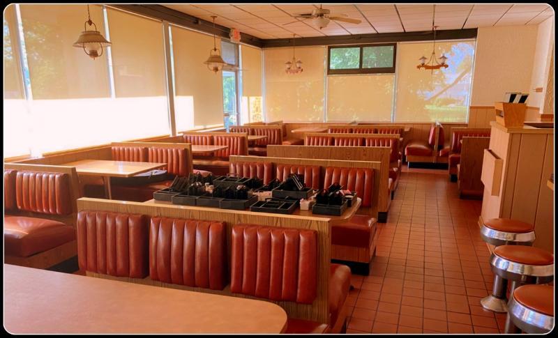 More Photos Of 38652 N Sheridan Rd, Beach Park General Retail For Sale