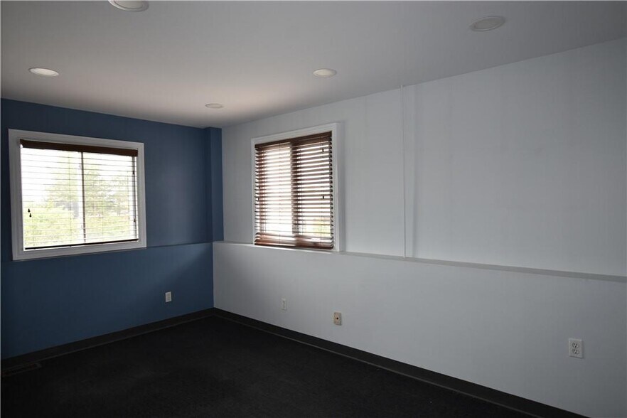 More Photos Of 2627 Edinburgh Pl, Ottawa Warehouse For Lease