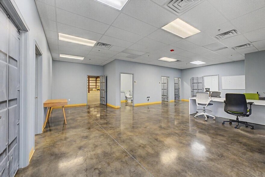 More Photos Of 1300 W Hudson Rd, Rogers Warehouse For Lease
