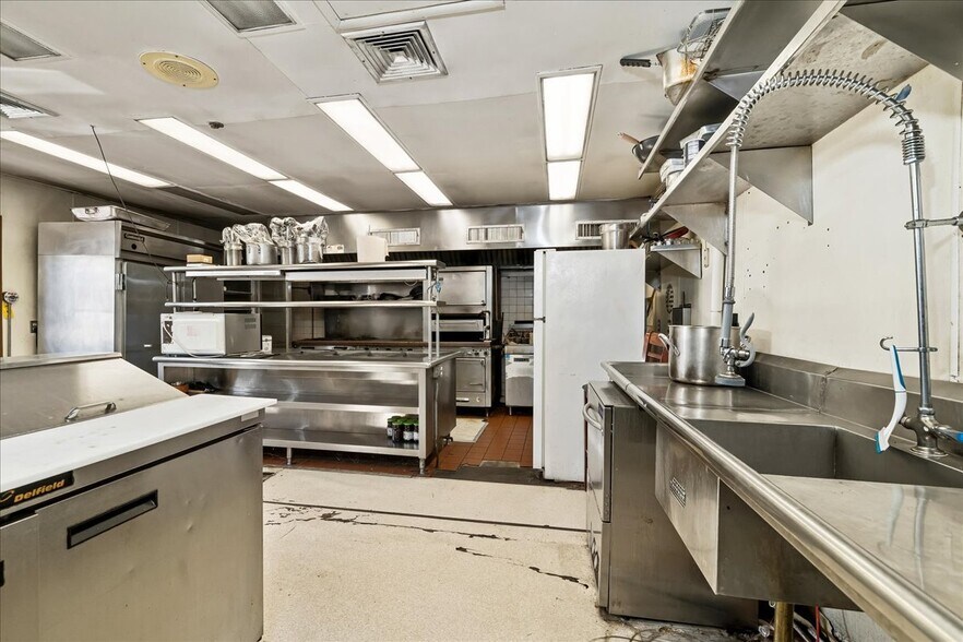 More Photos Of 31 Decatur St, Columbia Restaurant For Sale