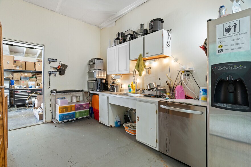 More Photos Of 7131 NE Prescott St, Portland Storefront Retail Office For Sale