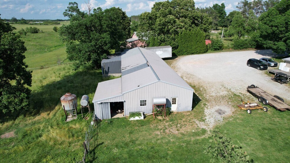 More Photos Of 3555 Summertown Hwy, Summertown General Retail For Sale