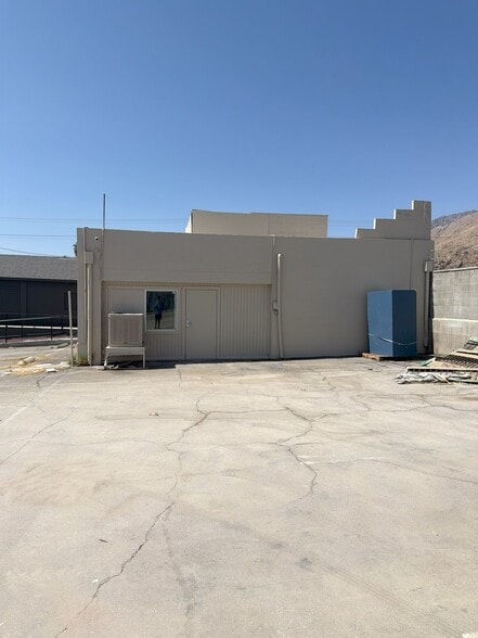 More Photos Of 396-400 E Sunny Dunes Rd, Palm Springs Warehouse For Lease