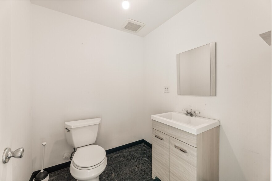 More Photos Of 932 Wilson St, Los Angeles Loft Creative Space For Lease