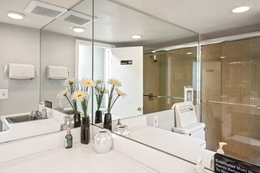 More Photos Of 1325 18th St NW, Washington Office For Lease