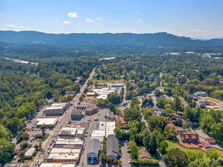 More Photos Of 13 Central Ave, Weaverville Freestanding For Lease