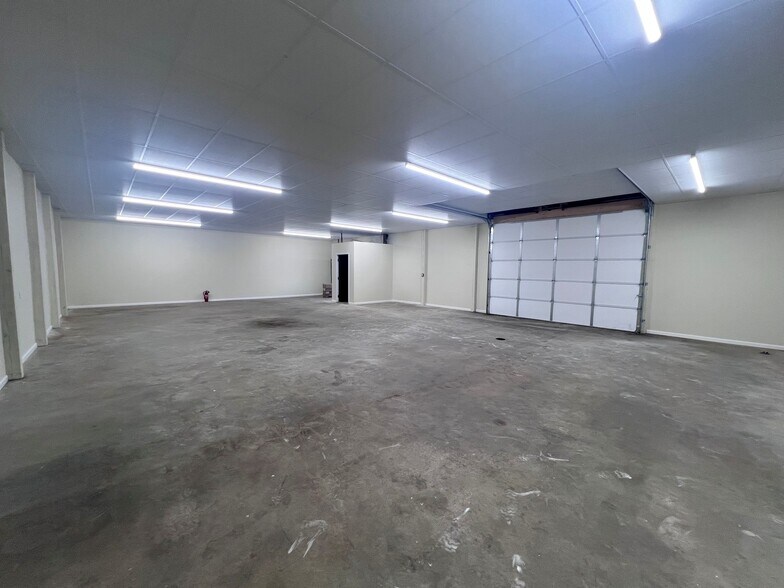 More Photos Of 590 Copper Dr, Newport Industrial For Lease