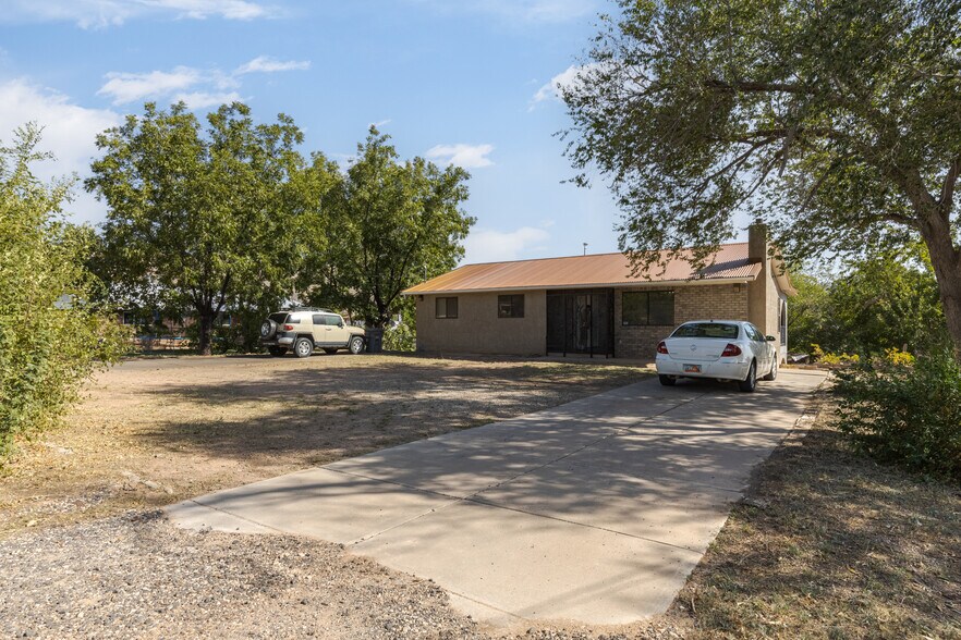 More Photos Of 481 W 100 N, Hurricane Specialty For Sale