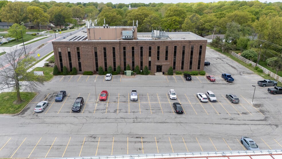 More Photos Of 400 E Red Bridge Rd, Kansas City Medical For Sale