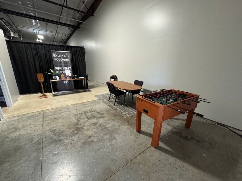 More Photos Of 912-922 E Warren St, Gardner Industrial For Lease