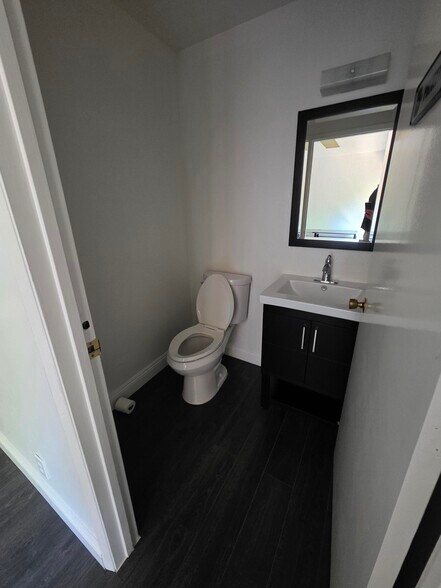 More Photos Of 1135 Camino del Mar, Del Mar Office For Lease