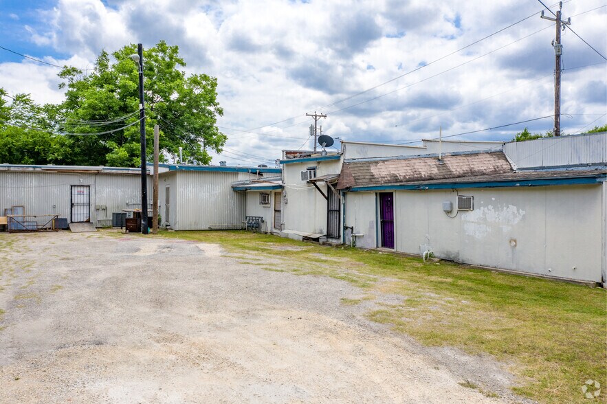 More Photos Of 1502 S Hackberry St, San Antonio Freestanding For Lease
