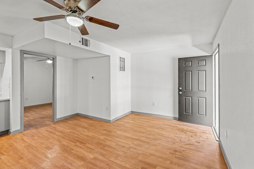 More Photos Of 101 S Allen Genoa Rd, South Houston Apartments For Sale
