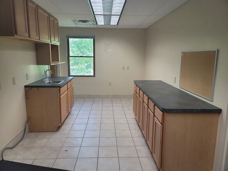 More Photos Of 3600 Brecksville Rd, Richfield Light Distribution For Lease