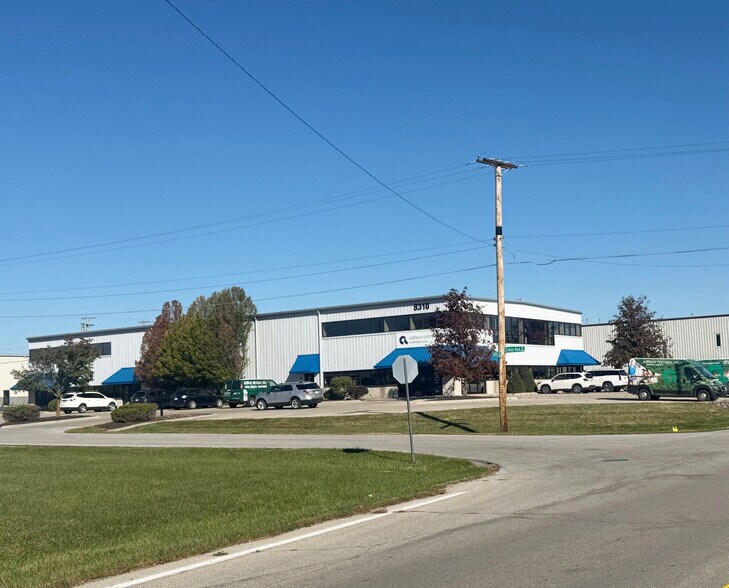 More Photos Of 8310 Clinton Park Dr, Fort Wayne Flex For Lease