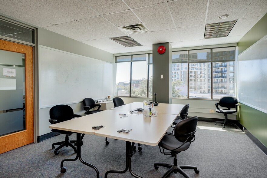More Photos Of 810 Blanshard St, Victoria Office For Lease