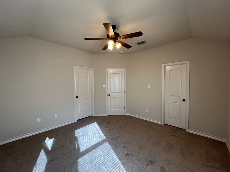 More Photos Of 7002 Donovan Way, San Antonio Apartments For Sale