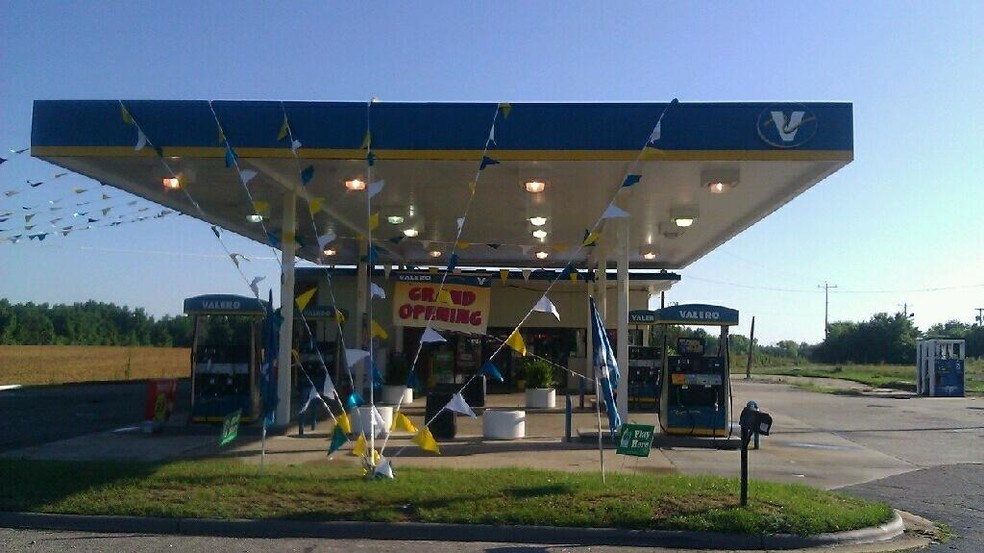 More Photos Of 2301 Lackey St, Lumberton Convenience Store For Sale