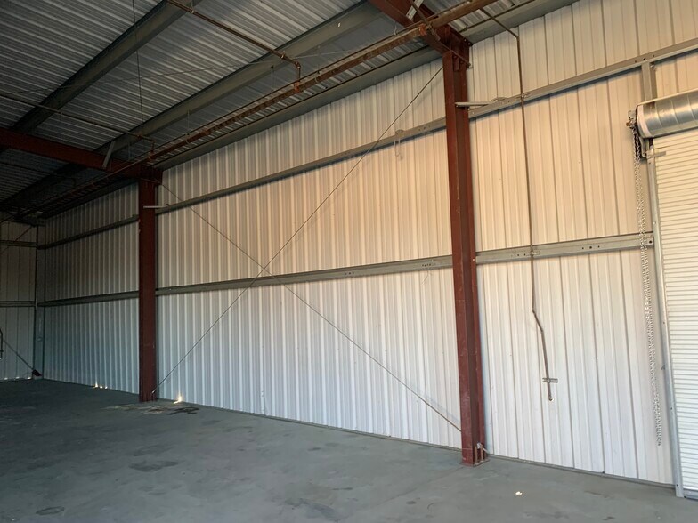 More Photos Of 11185 Roswell Ave, Pomona Warehouse For Lease