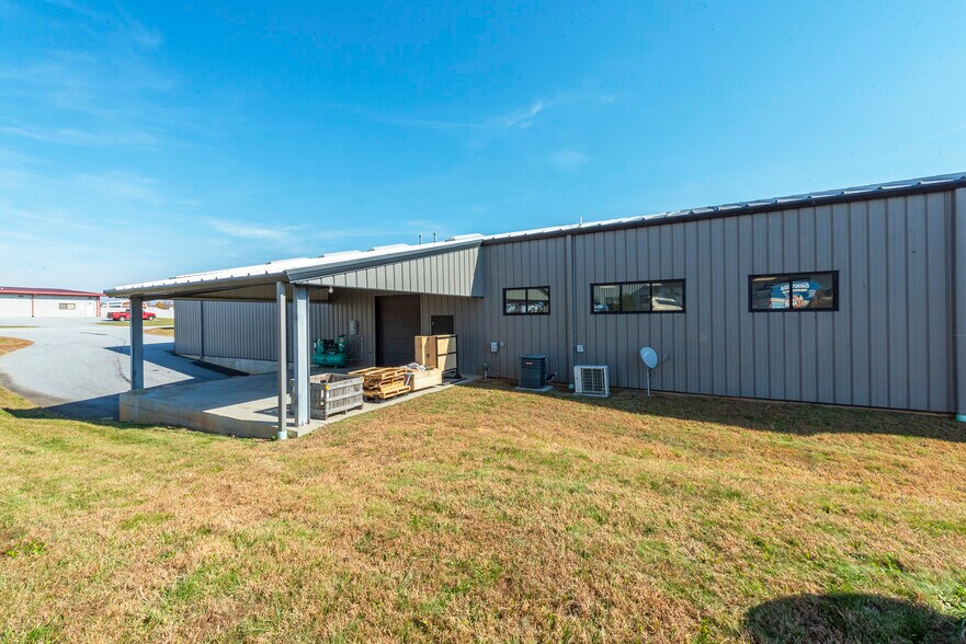 More Photos Of 25 Reeds Way, Flat Rock Warehouse For Lease