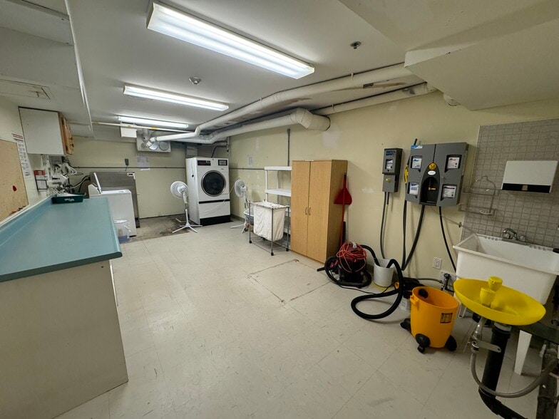 More Photos Of 725 Gibralter St, Norfolk Flex For Sale