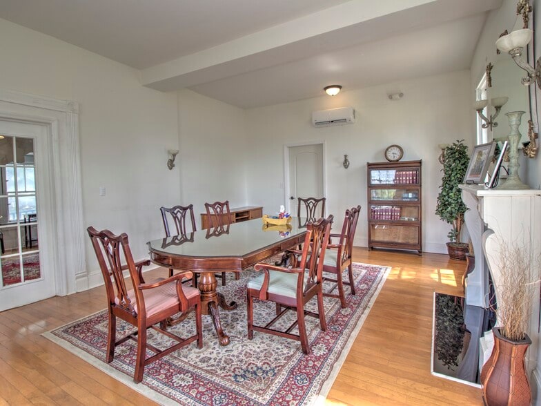 More Photos Of 944 E Silver Springs Blvd, Ocala Office For Sale