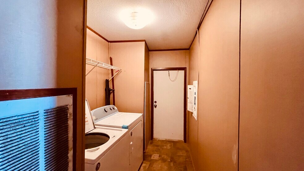 More Photos Of 5550, Odessa Warehouse For Sale