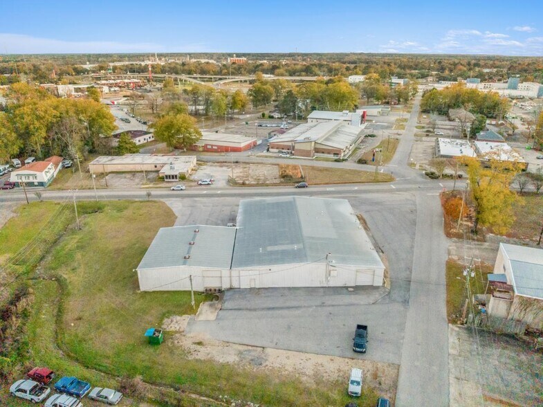 More Photos Of 1021 Rogers St, Laurel Freestanding For Sale