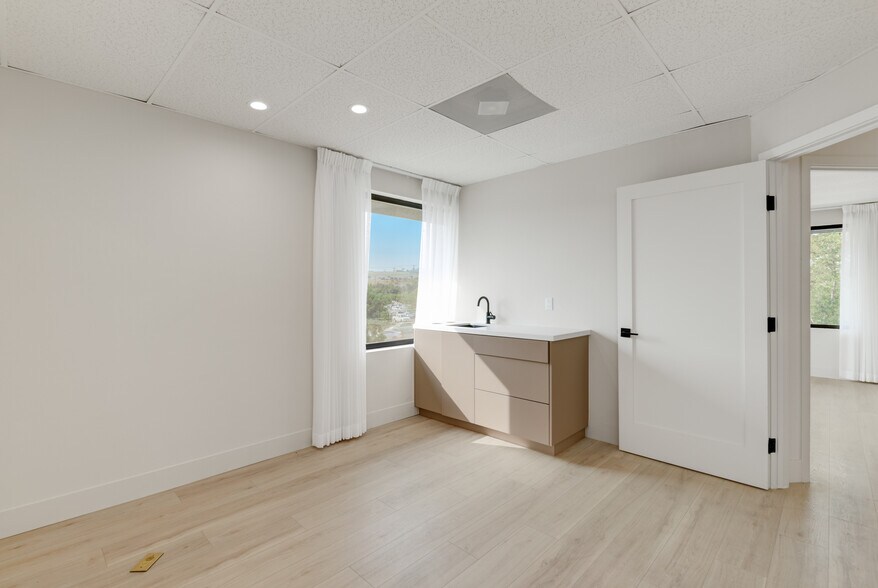 More Photos Of 8090 Parkway Dr, La Mesa Medical For Lease