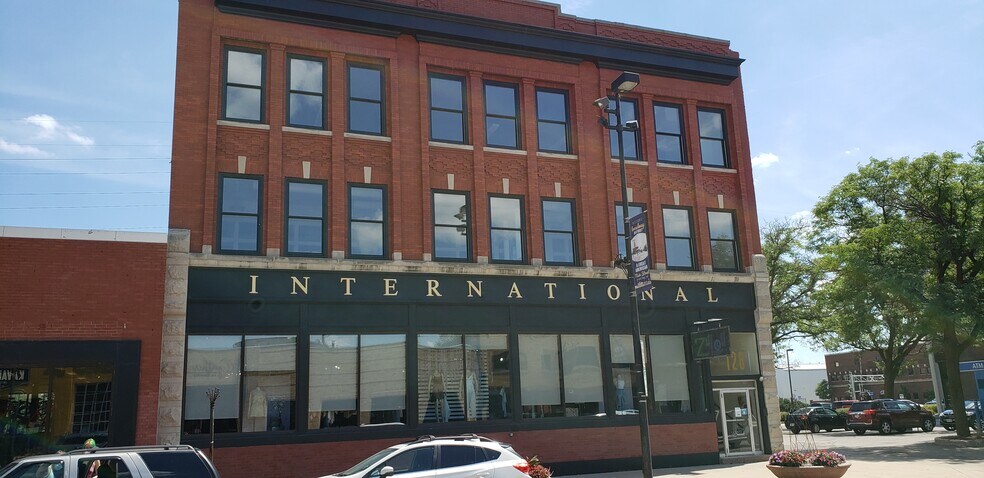 Primary Photo Of 128 N Broadway, Green Bay Storefront Retail Office For Lease