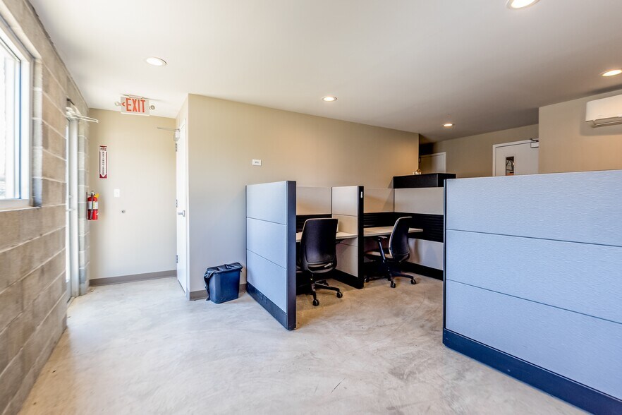 More Photos Of 109 Diversified Dr, Villa Ridge Service For Lease