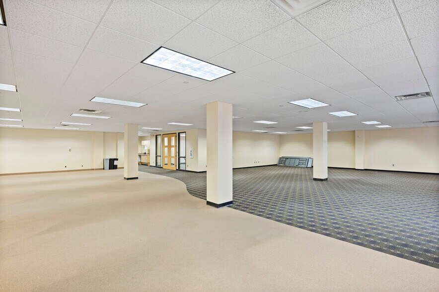 More Photos Of 221 3rd Ave SE, Cedar Rapids Unknown For Lease