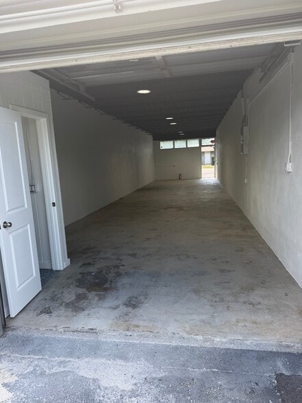 More Photos Of 4310-4326 NE 5th Ave, Oakland Park Warehouse For Lease