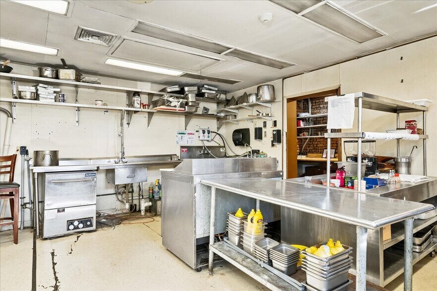 More Photos Of 31 Decatur St, Columbia Restaurant For Sale
