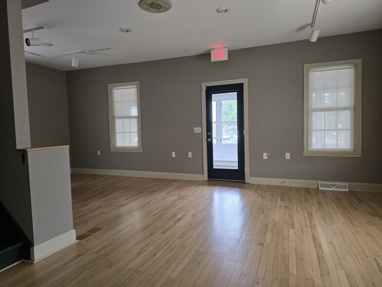 More Photos Of 115 W 6th St, Marshfield Storefront Retail Office For Sale
