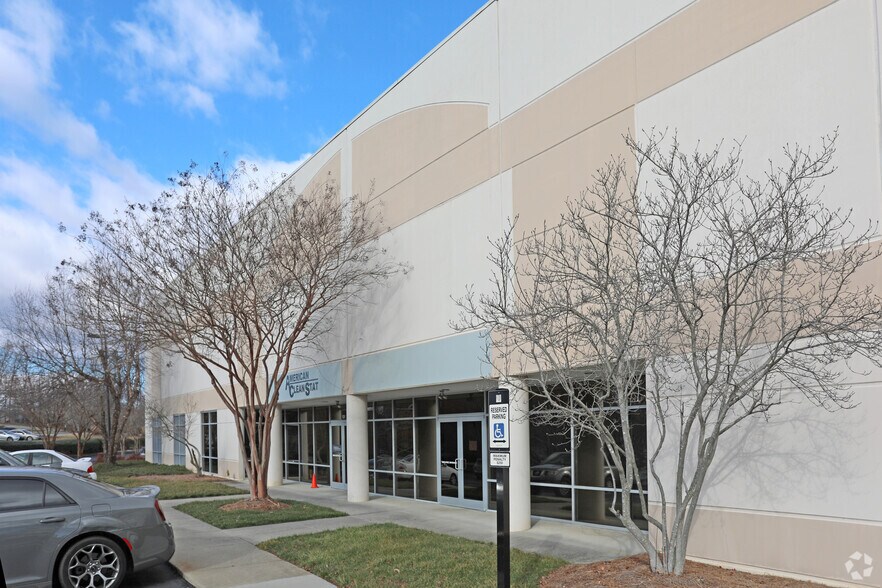More Photos Of 4224 Tudor Ln, Greensboro Distribution For Lease