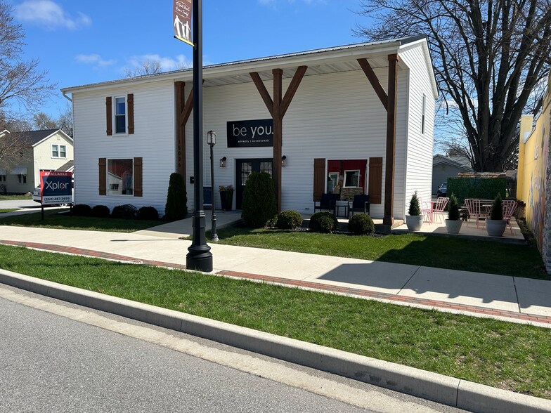 More Photos Of 15026 Center St, Leo-Cedarville Storefront For Lease