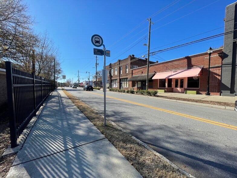 More Photos Of 5388-5392 Peachtree Rd, Chamblee Storefront For Lease