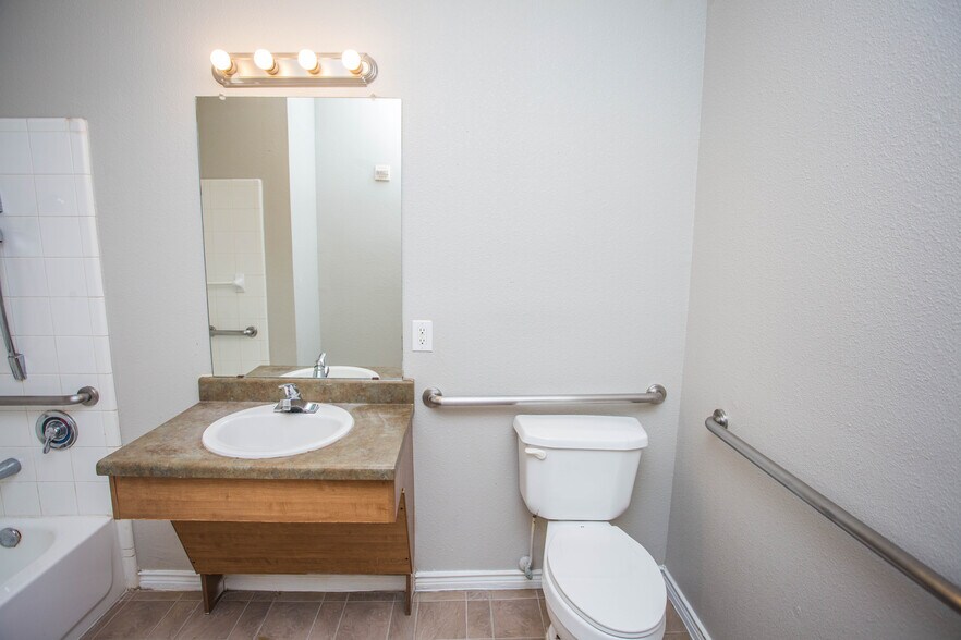 More Photos Of 2627 Oak Dr, Lubbock Apartments For Sale