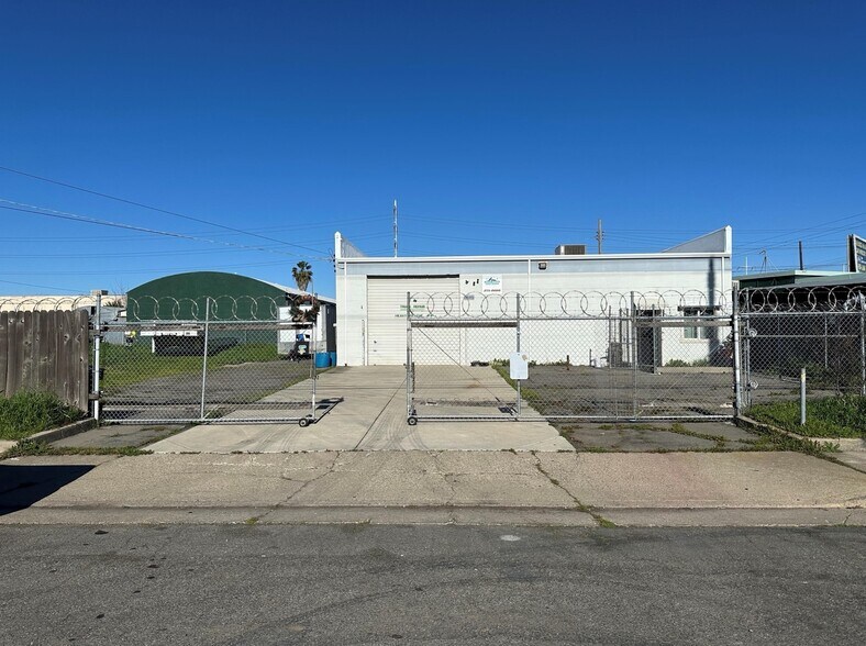 More Photos Of 3641-3645 51st Ave, Sacramento Warehouse For Lease