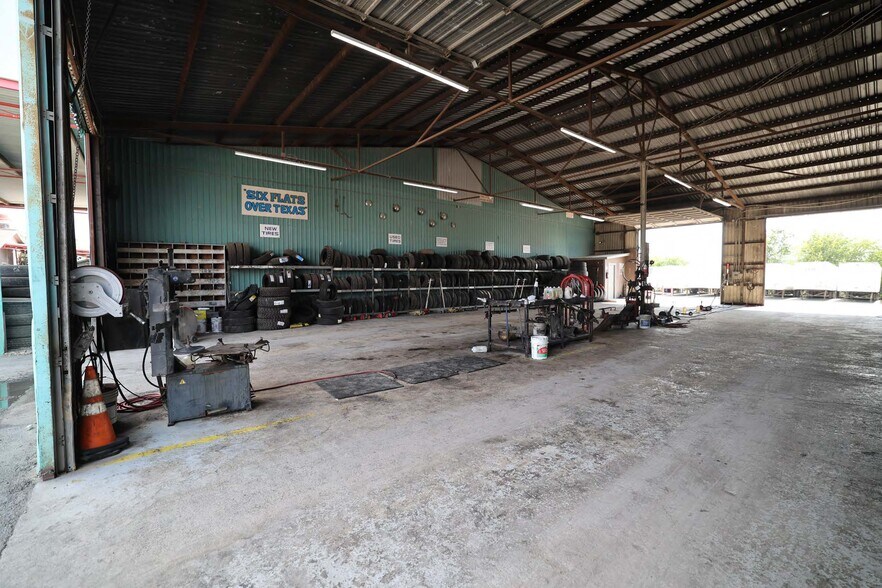 More Photos Of 11420 S State Highway 16, San Antonio Auto Repair For Sale