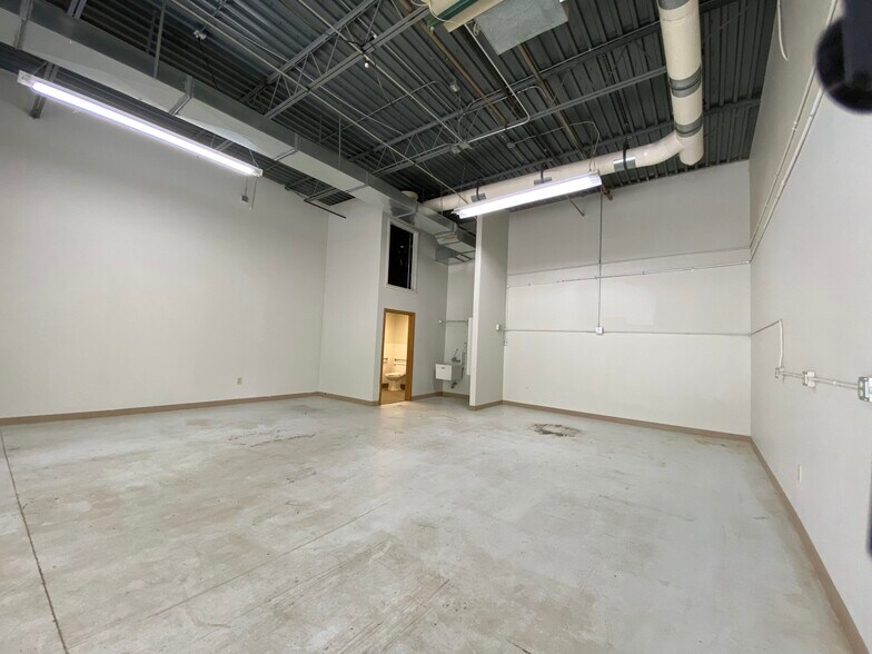 More Photos Of 7600 W 27th St, Saint Louis Park Service For Lease