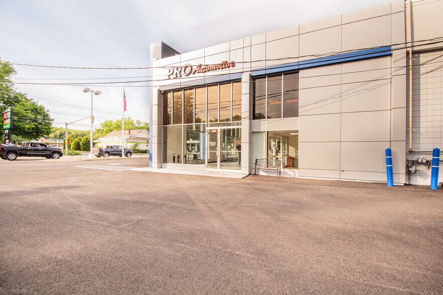 More Photos Of 191 W Main St, Dudley Auto Dealership For Lease