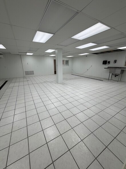 More Photos Of 150 E 400 N, Salem Manufacturing For Lease