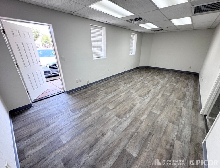 More Photos Of 6898-6902 N Camino Martin, Tucson Warehouse For Lease