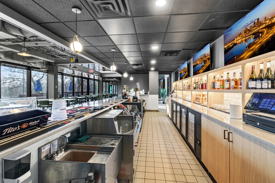 More Photos Of 7807 Creekridge Cir, Bloomington Office For Sale