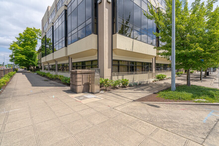 More Photos Of 1241 State St, Salem Office For Sale