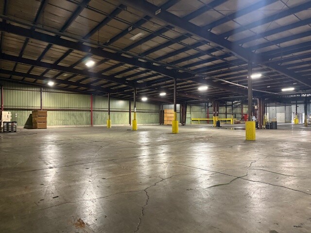 More Photos Of 301 N Taylor Rd, Garrett Warehouse For Lease