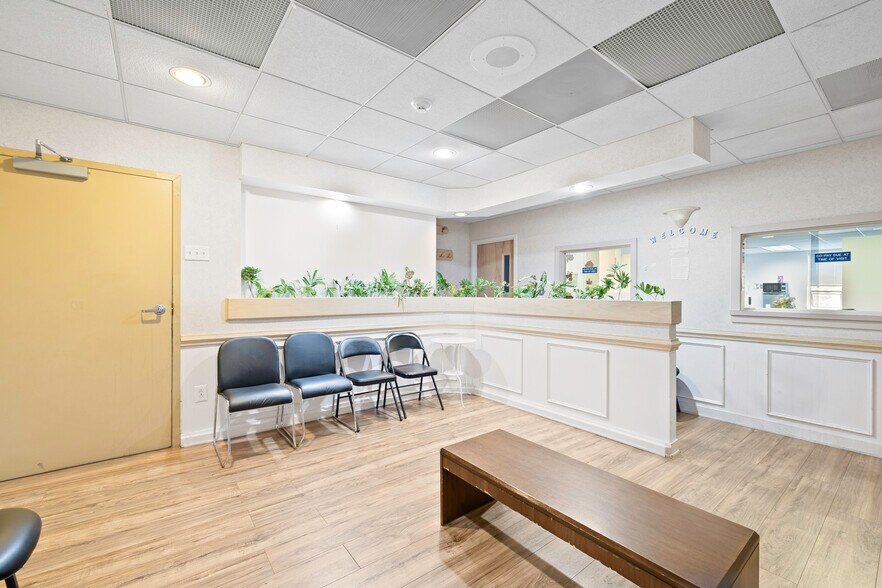 More Photos Of 3715 Main St, Bridgeport Medical For Lease